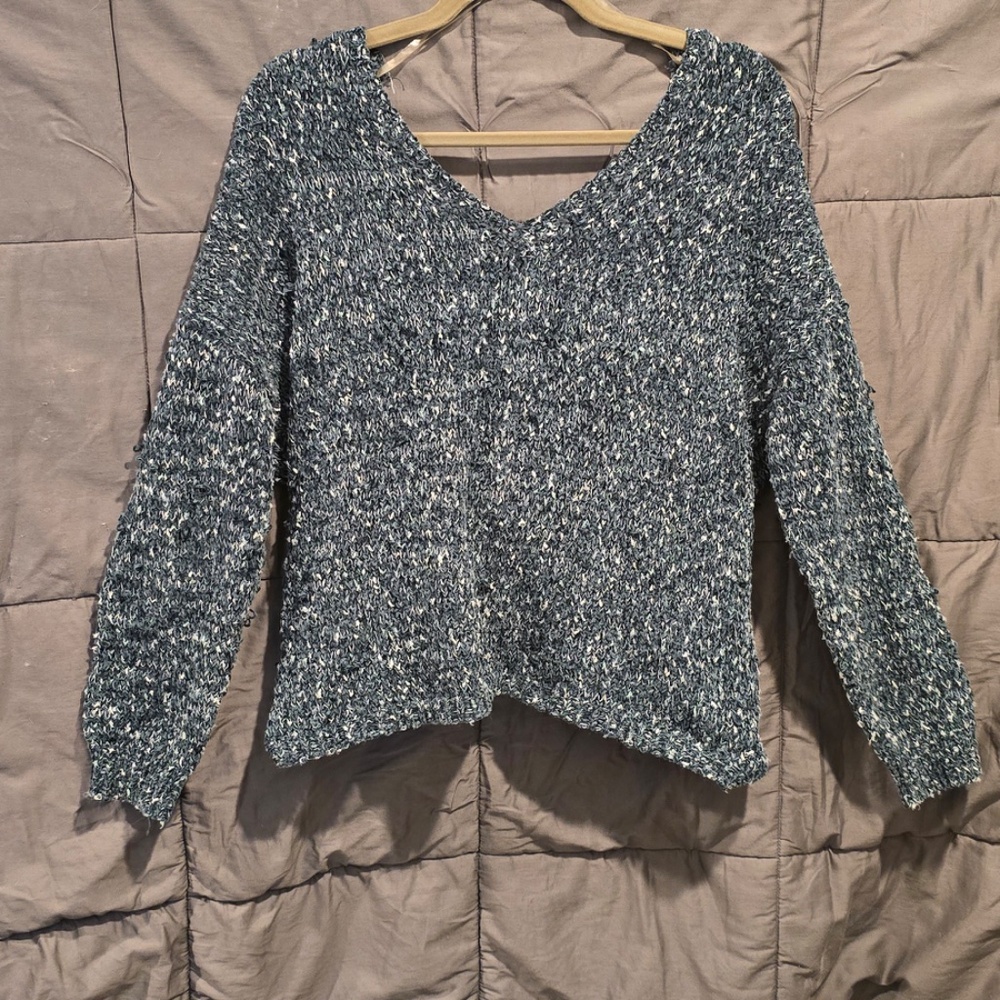 ALYA V-neck Sweater with Back Twist